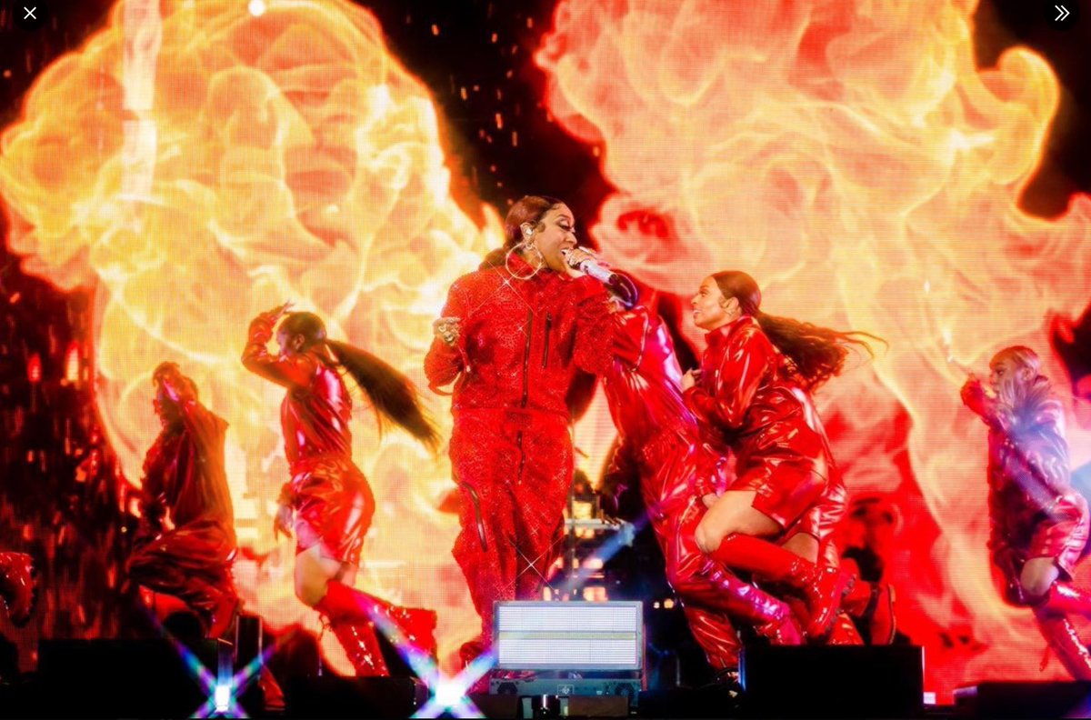 Legendary_86's tweet photo. What @MissyElliott did last night at #EssenceFest not many can pull that off, regardless of genre—the Missy  Experience the “WORLD” needs to witness. @nfl, @nflcommish @SuperBowl, @pepsi, it’s Missy's time to headline the halftime show. #missyforhalftimeshow https://t.co/Ii30lsCdjn