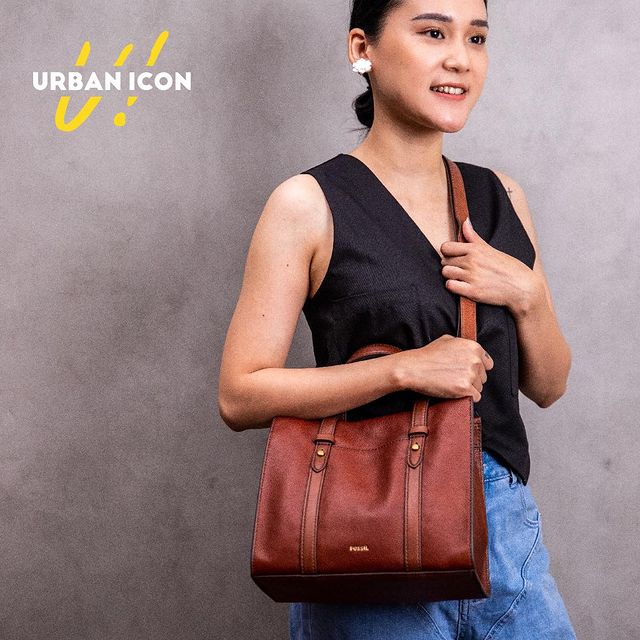 senayancity's tweet photo. Mid Year Sale up to 50%! Now it's the right time to shop your wishlist at Urban Icon!
Visit Urban Icon 2nd Floor - Senayan City now and invite your family and friends 🤩
—
#SENAYANCITY #UStyleMe #UrbanIcon https://t.co/AafKGiavbd
