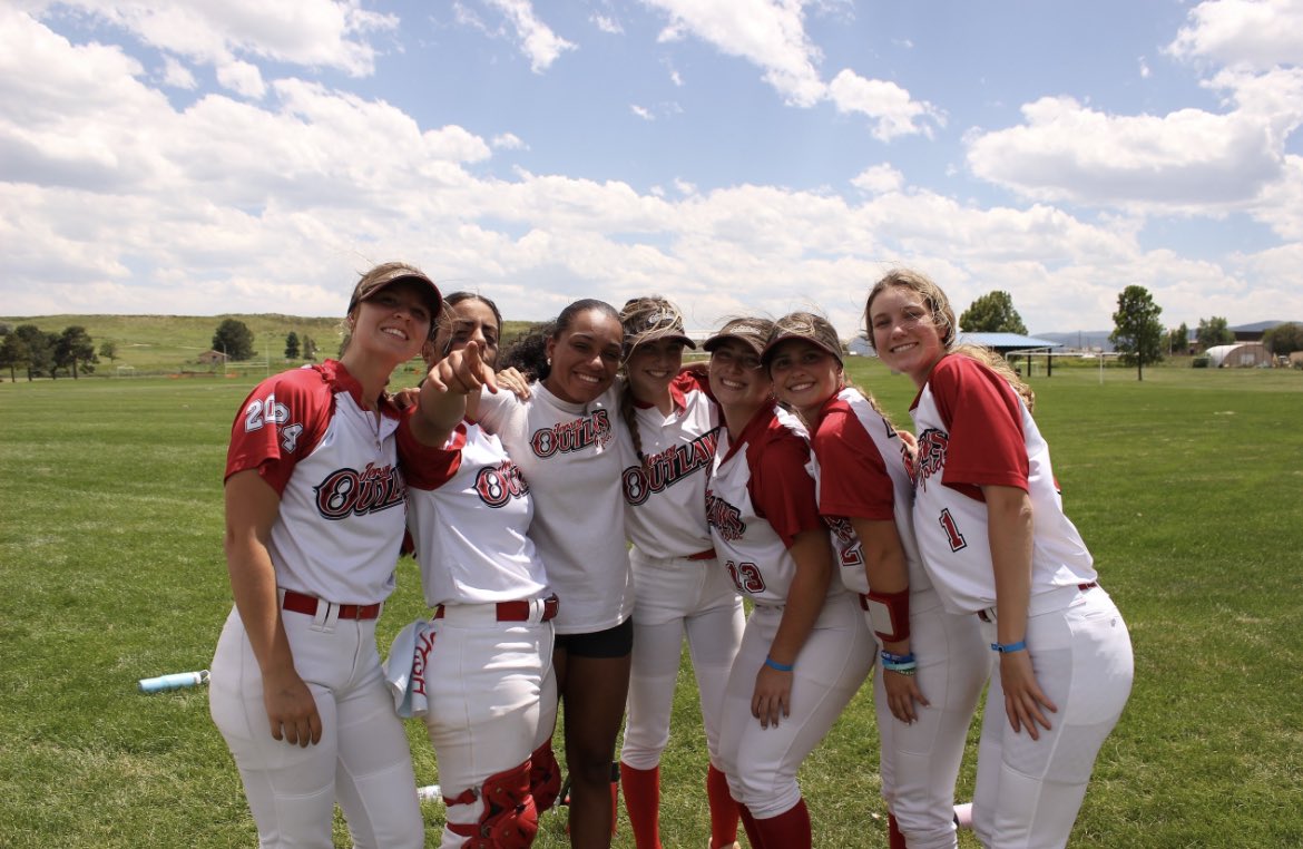 KatieZiliani's tweet photo. I am so beyond proud of the way our team finished off a great weekend in CO ‼️ going 8-1 on the weekend and undefeated in elimination - we are CO SPARKLER BRACKET A CHAMPS 🖤❤️ #fam #jerseygirls @JOutlawsGold https://t.co/NAscuAdr0h