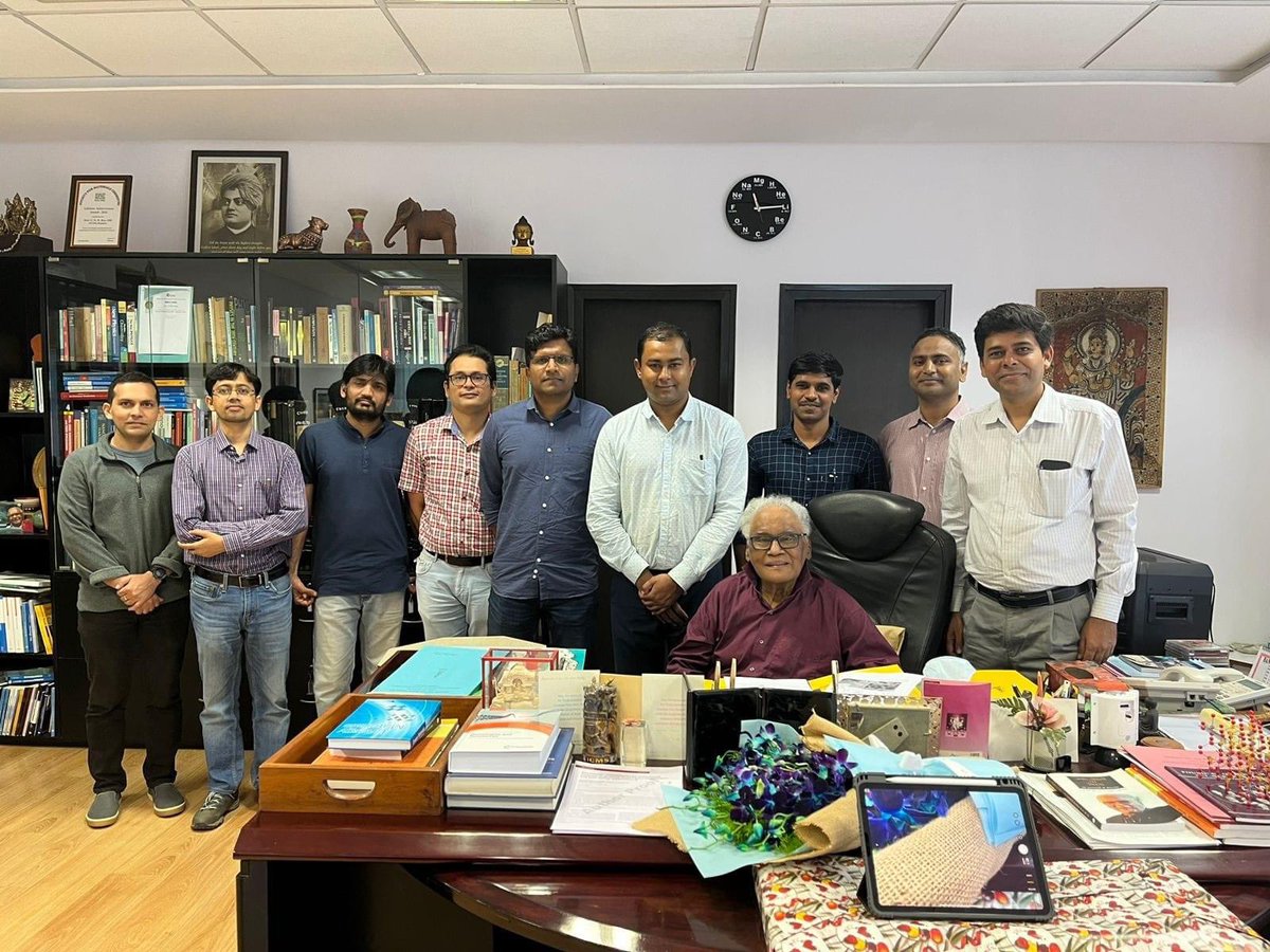biswasomu's tweet photo. A perfect “Guru Purnima”frame..🙏🏻
PC-Prof. Abhishek Mondal
My Monday motivation also..#guruPoornima #IISC #sscu https://t.co/O3mqSfocuJ
