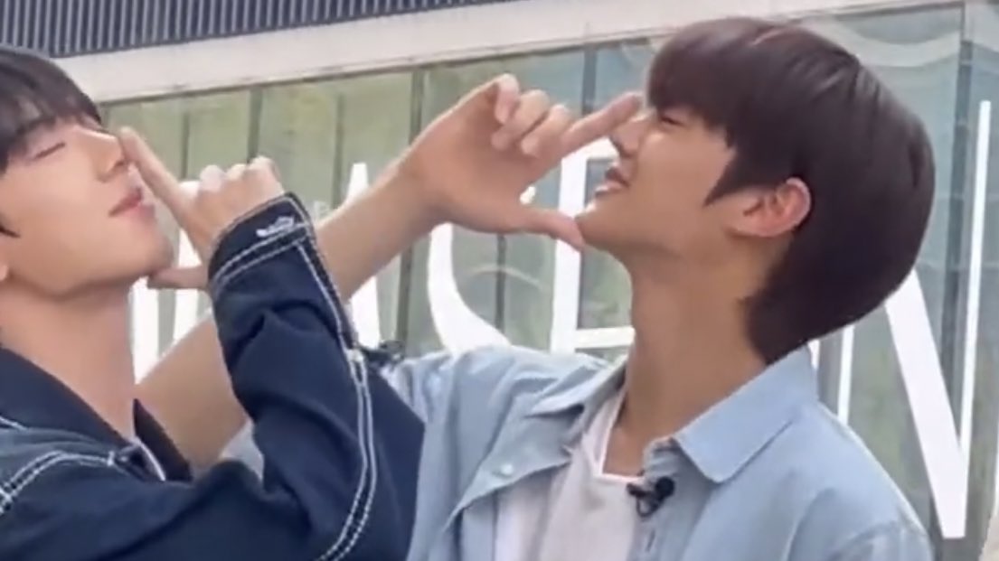 O7O1hs's tweet photo. kongddakz iconic pose ☹️ https://t.co/fpzUMfakYc