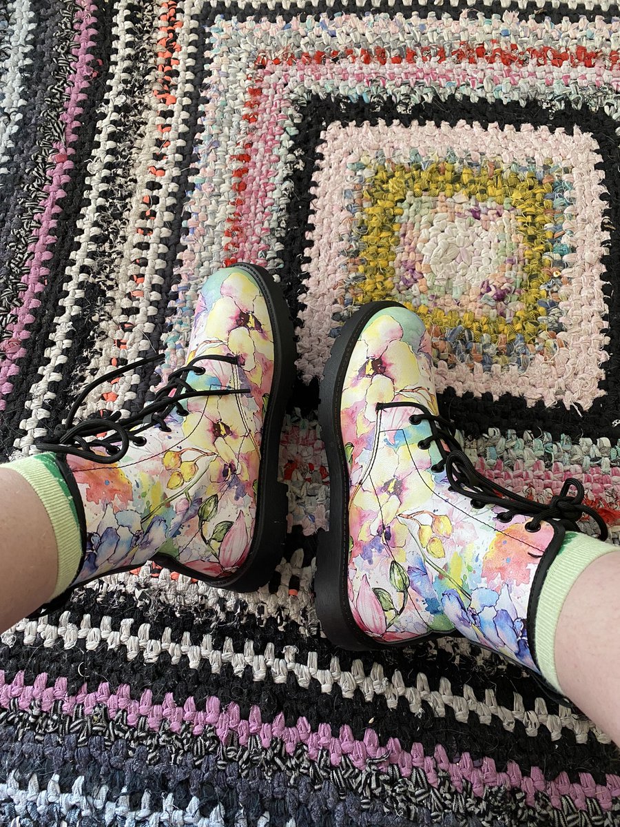 RachelHerself_'s tweet photo. My boots from offbeat sweetie finally arrived!! https://t.co/vOByQTy2ZS