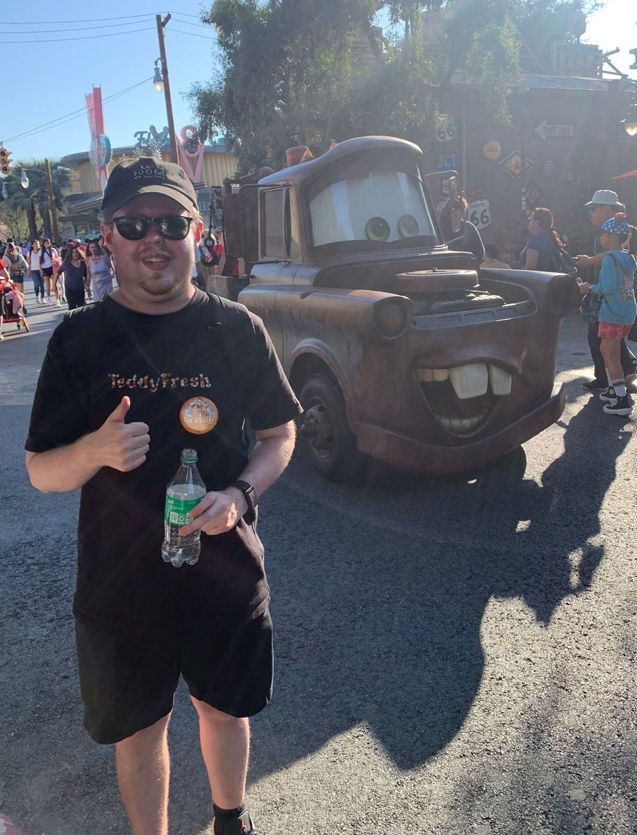 YungFika's tweet photo. Fun day at Disneyland https://t.co/ow6vLCbbdz