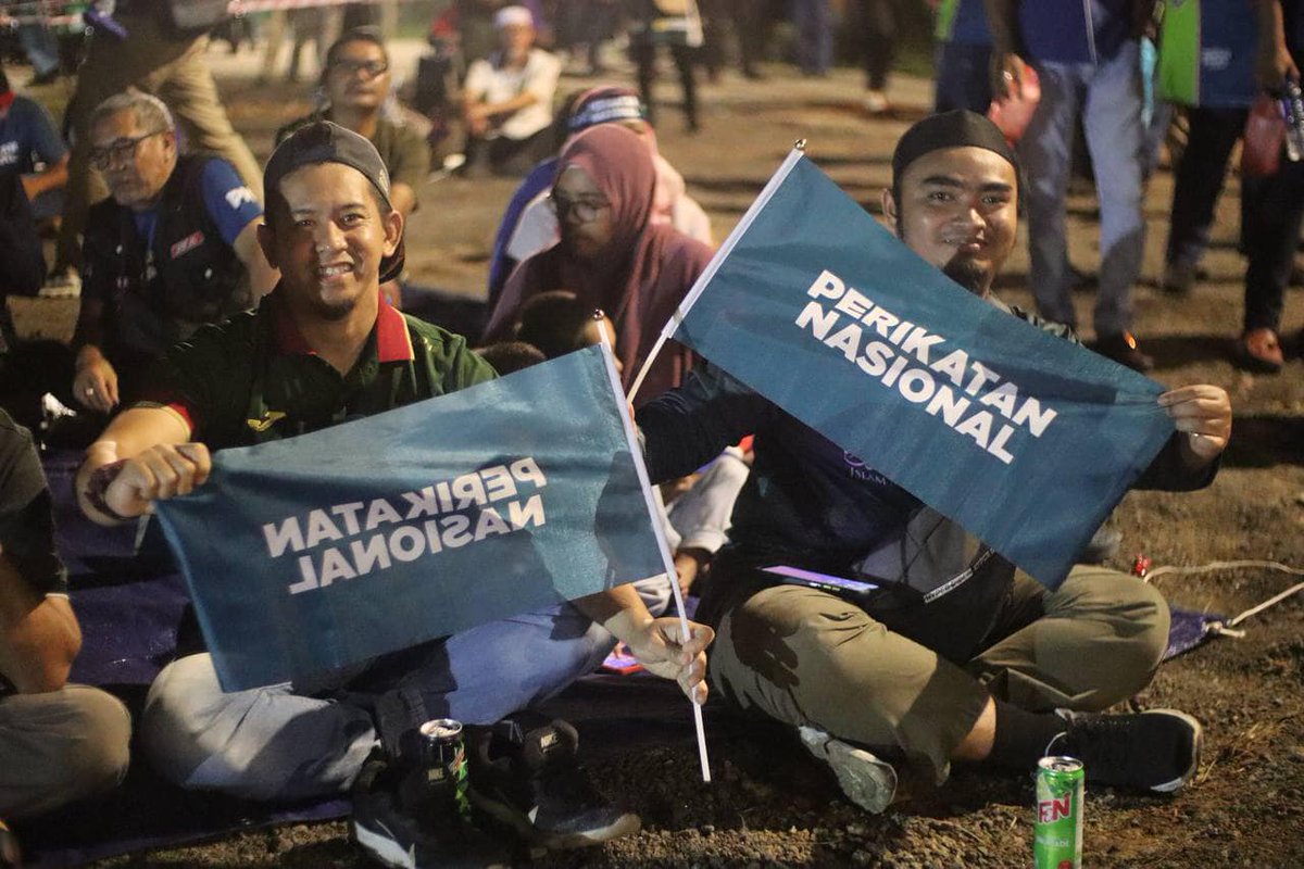 RajaMohdShahrim's tweet photo. Ceramah  PN yang menampilkan Shahidan Kassim semalam di Port Dickson tidak dapat sambutan, kehadiran wakil parti lagi ramai dari penduduk yang datang..
APA DAH JADI..?? https://t.co/IZM8oda0yb