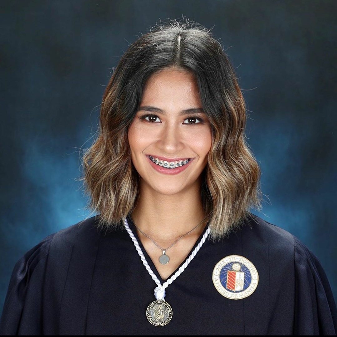 bdlforevs's tweet photo. prettiest grad pic parin for me hihu @_paulinegaston 💙 https://t.co/zQsZIfD51I