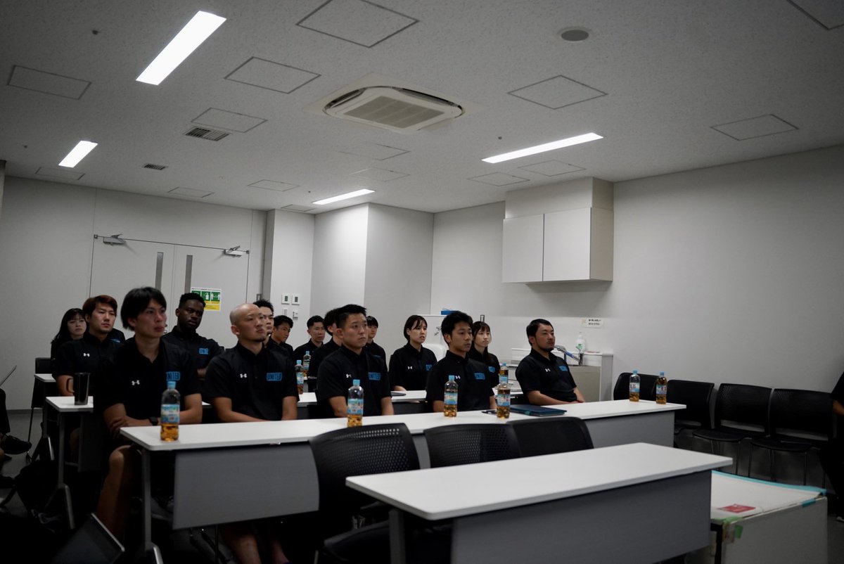 TUBCofficial's tweet photo. TUBC始動🔥

フロントスタッフ、チームスタッフ、選手たちが集まり、チームの方針、ビジョンの説明会を行いました🔥
※オンライン参加含む

#勝負の2年目 
#ご青援 よろしくお願いします💙 https://t.co/qtz5YnW3kK
