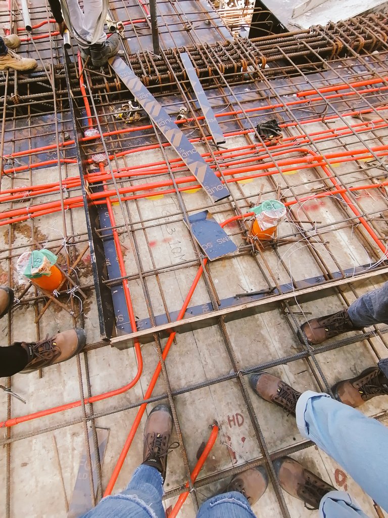 dove_dm's tweet photo. BuhayConstruction 😁 https://t.co/hKONoBr1Jt