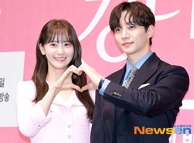 SoneSupport_'s tweet photo. SM Entertainment has confirmed that the dating rumors aren’t true! 

“I’m close to Junho and rumors of a romantic relationship aren’t true” 

https://t.co/YOPSJtU7hX https://t.co/LhQ8Tx9COj