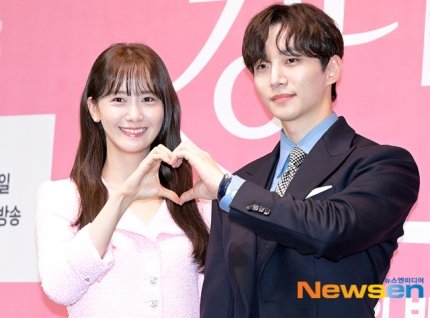 mystarmyangel's tweet photo. SM HAS RESPONDED!

"YoonA is very close to Junho. But the dating rumors are not true"

https://t.co/Ndu67JjTRU

#임윤아 #LimYoonA #윤아 #YoonA #킹더랜드 #KingTheLand #Junho #LeeJunho https://t.co/5CTzMOgsAB