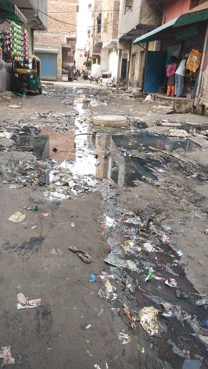Sanjaykuma10463's tweet photo. Bhalaswa j j colony part 2
2 mahine ruka hua hai aane jaane Ki connectivity bilkul band hai koi sunane wala nahin hai https://t.co/JxqM7MppJD