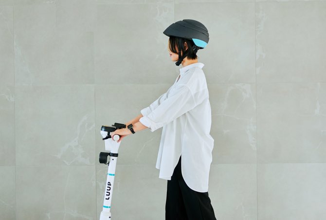改正道路交通法に伴い、オリジナルデザインの折りたたみ可能ヘルメット