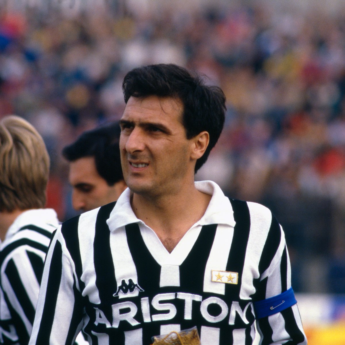 juventusfcid's tweet photo. Menurut kalian, siapa bek 𝘁𝗲𝗿𝗯𝗮𝗶𝗸 Juve sepanjang masa? 🤔

Yuk diskusikan! ✍️⤵️ https://t.co/Ml6nAVdOfW