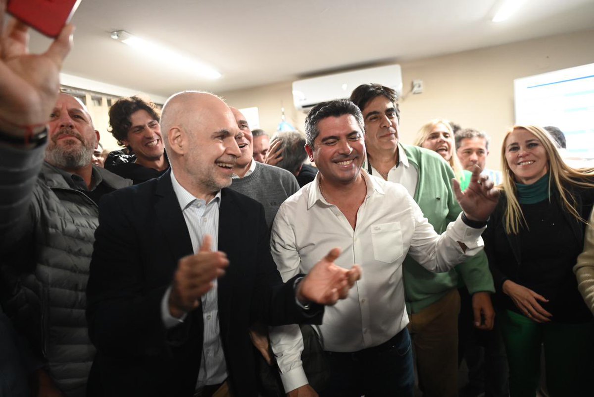 periodismobsas's tweet photo. Dirigentes de Juntos por el Cambio viajaron a San Juan a festejar junto al flamante gobernador electo, Marcelo Orrego, que superó el 51% de los votos @OpinaBa #Politica #SanJuan #Orrego #MarceloOrrergo #JuntosPorElCambio #Larreta #Lousteau #Uñac #Gioja #Cuyo #elecciones2023 #JxC https://t.co/76ZakWGBAw