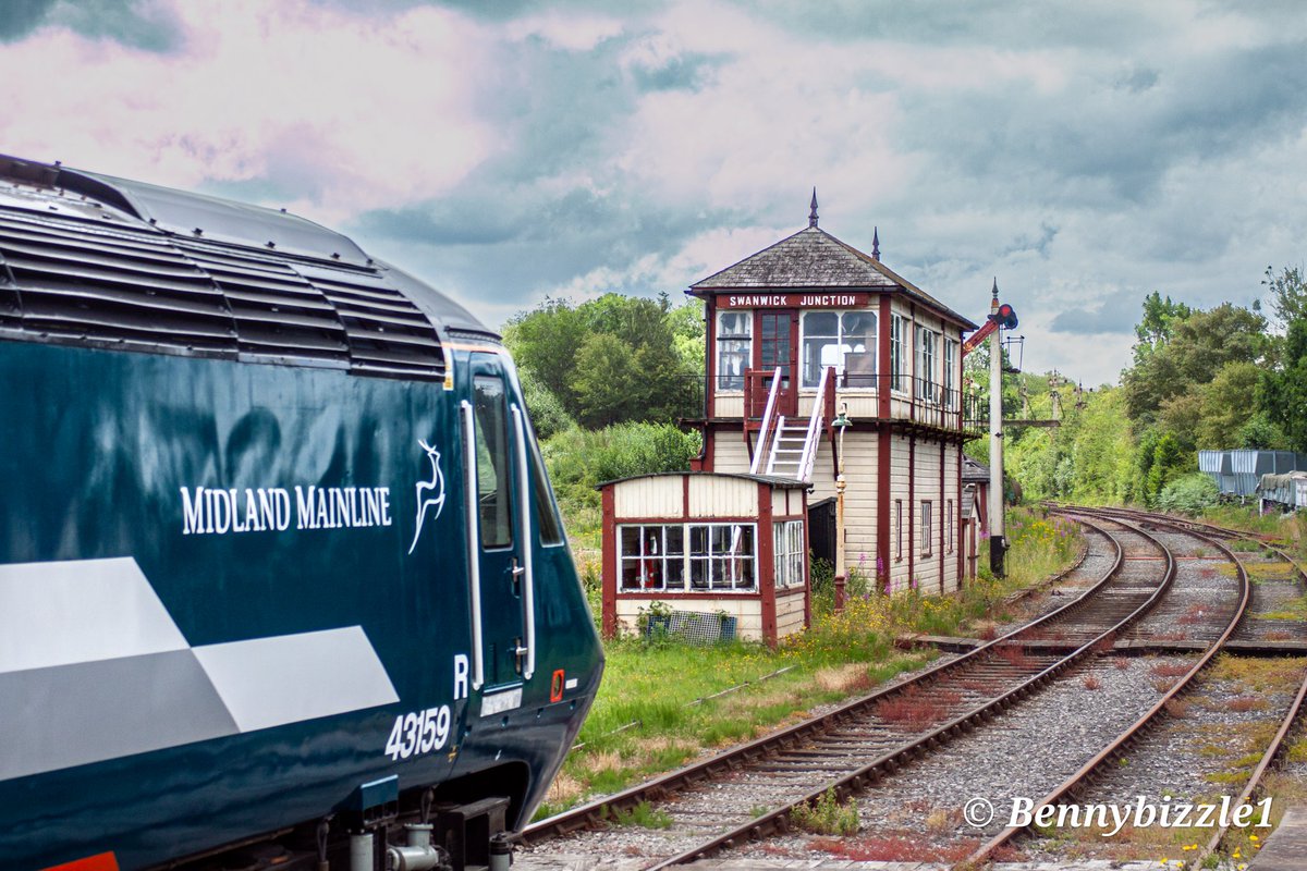 #MidlandMainlineMonday the @125Group's 43159 'Rio Warrior' departs Swanick Junction past Ketterings signal box, a real dose of MML nostalgia. The engine note of the class 43 and then the hissing from the mk3s bogies were the icing on the cake. Great stuff. @midrlybutterley