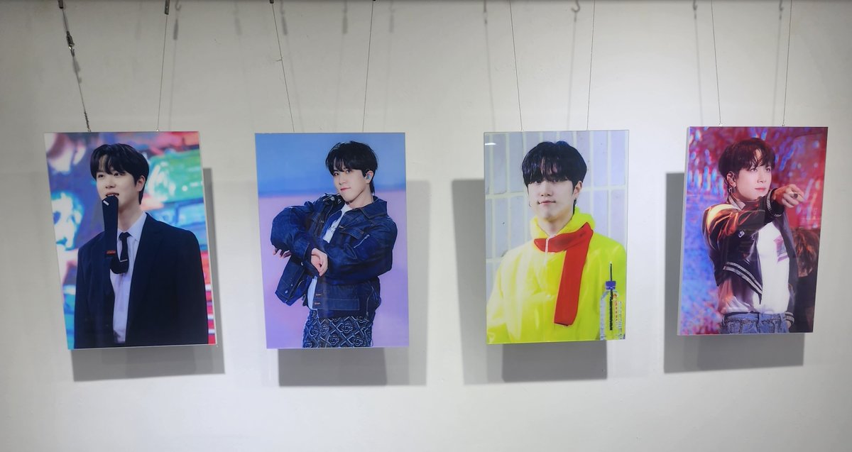 ForeverDH_73's tweet photo. 생일카페에 디피 되었던 동한이 액자 가져가실 분 계시면 디엠 주세요 ღ'ᴗ'ღ 
현재 1번(수트) 4번(콘서트)만 남아 있습니다
금일 오후 5시 30분 ~ 6시 30분 수령🩵

#동한이의_청춘을_함께할게 #영원히김동한
#김동한 #동한 #KIMDONGHAN #위아이 #WEi https://t.co/OO004nxxyV