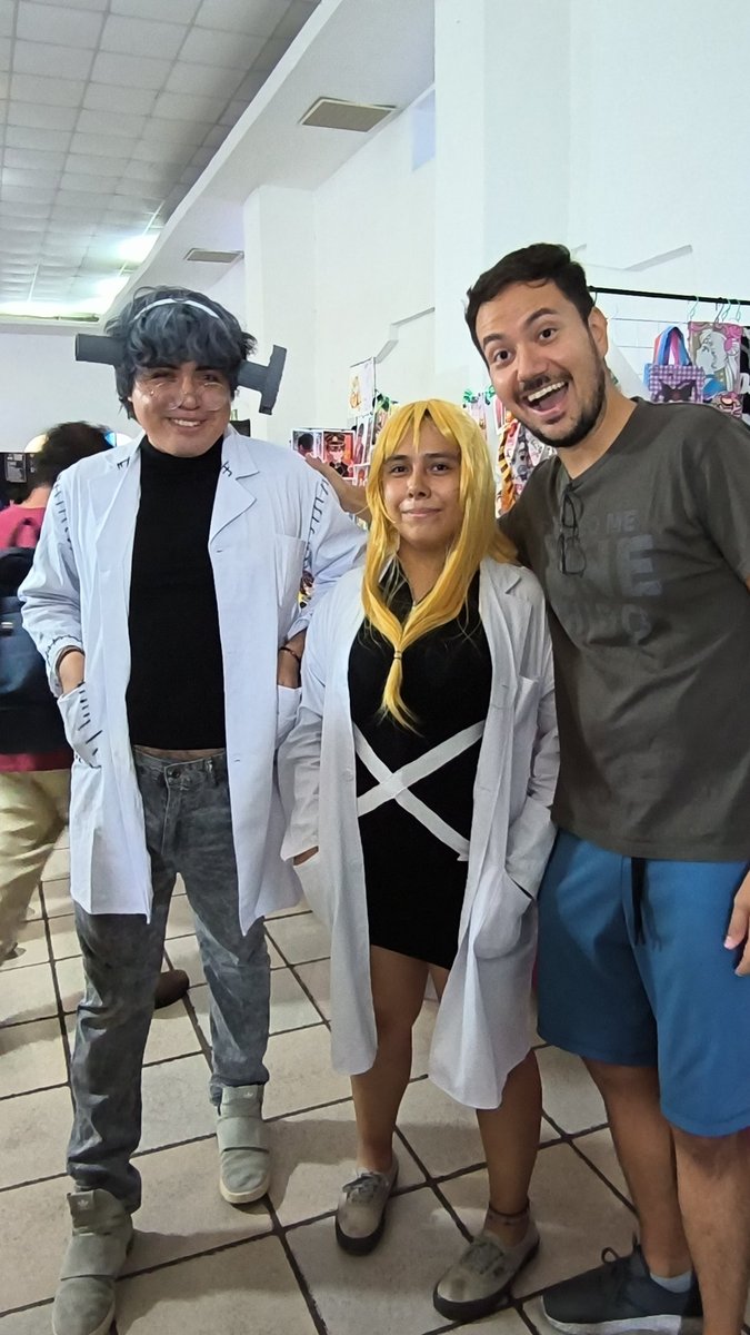 Hoy fui a la presentación de <a href="/Erick_pad_/">Erick Padilla</a> y <a href="/ElliotLeguizamo/">👾Elliot Leguizamo👾</a> en el Sakura Bazar Cultural y se la rifaron! Los quiero y respeto mucho, amigos. Tienen un talento enorme. Felicidades 🥳

También encontré a un profesor Stein y me tomé una foto con él 😎👨‍🔬👨‍🔬
#doblajelatino #anime