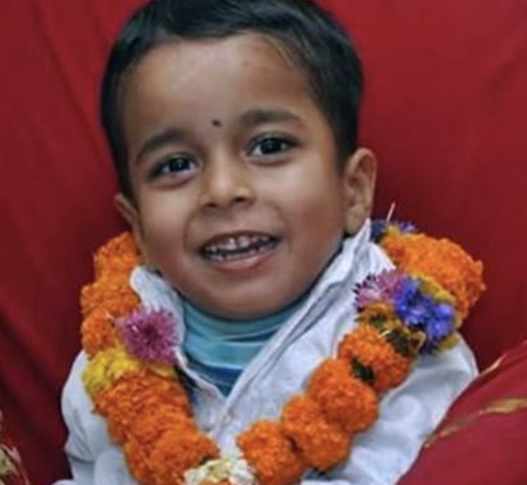 गुरु ब्रह्मा गुरु बिष्णु:
गुरु देवो महेश्वरः !
गुरु साक्षात परब्रह्म 
तस्मै श्री गुरुवे नम: