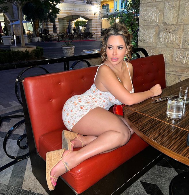 For sexier content join my &hearts;️ https://t.co/GjAyo9rH1e Sale til the 5th https://t.co/ZLrfcFtz6j