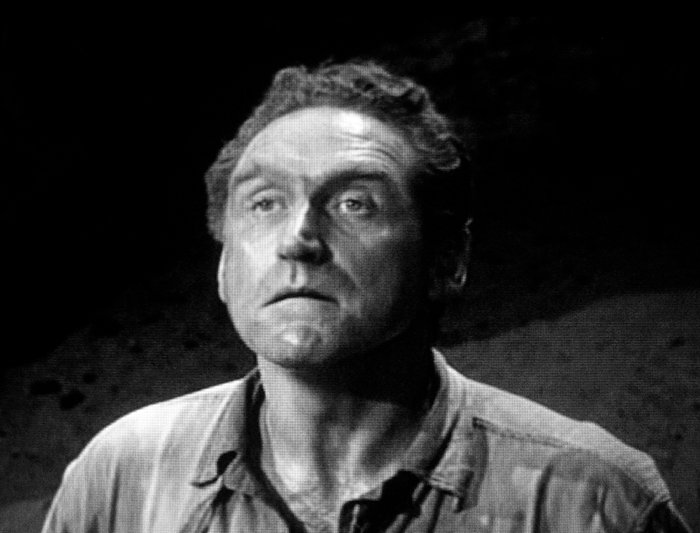 Considering every episode of The Twilight Zone, this is perhaps the single most terrifying and gut-wrenching shot for me. 
'Don't leave me...I want to go home!'

James Whitmore was never better. 

10-10 Johnny
#RodWhiteAndBlue #TwilightZoneMarathon @handitvnetwork #TwilightZone