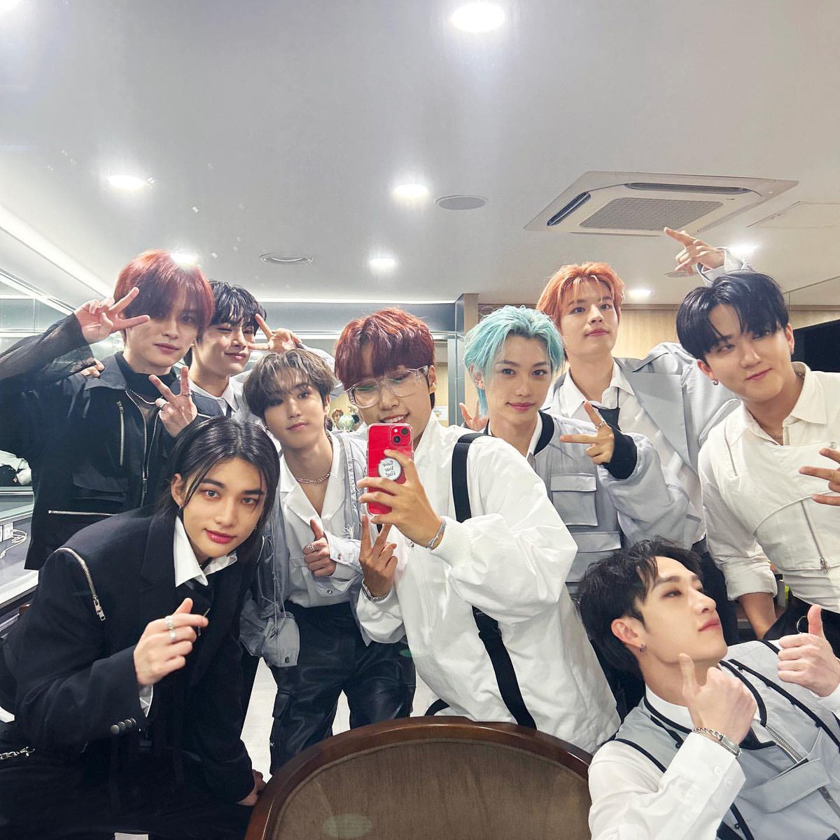SEUNGM1NE's tweet photo. skz with JaeJae 🥹💕 https://t.co/rRRVTuMkeP
