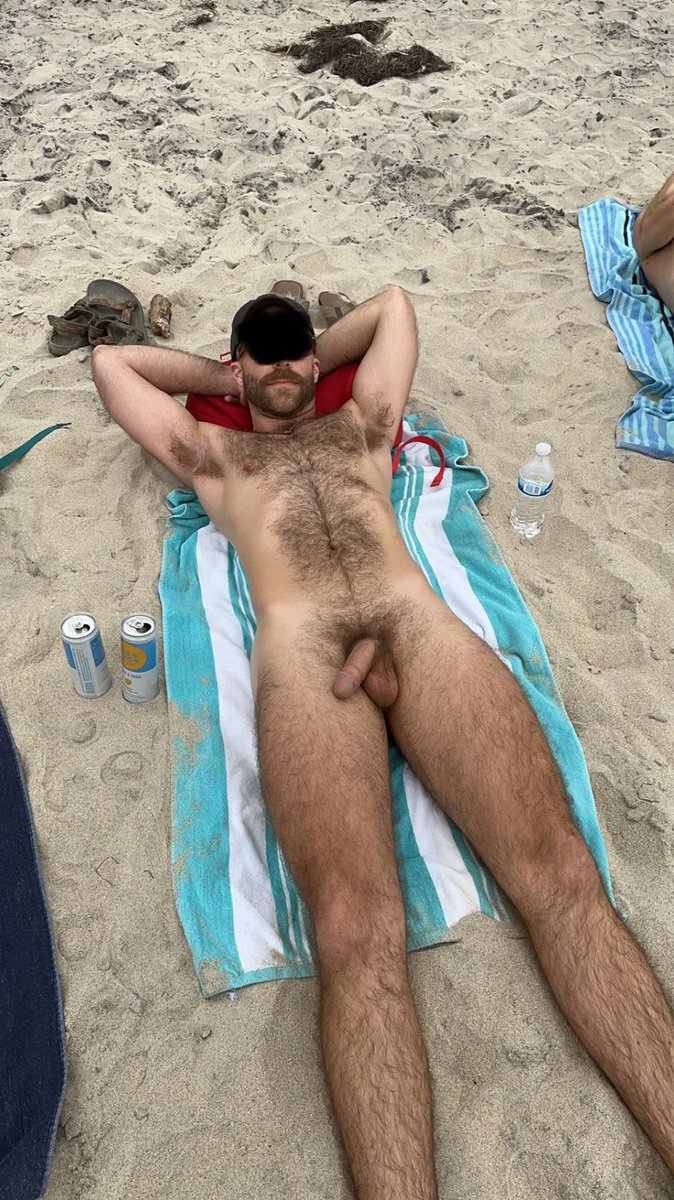 OtterDude69's tweet photo. Nude beach fun! #gay #hairy 🦦 https://t.co/zcVwHOvfEP