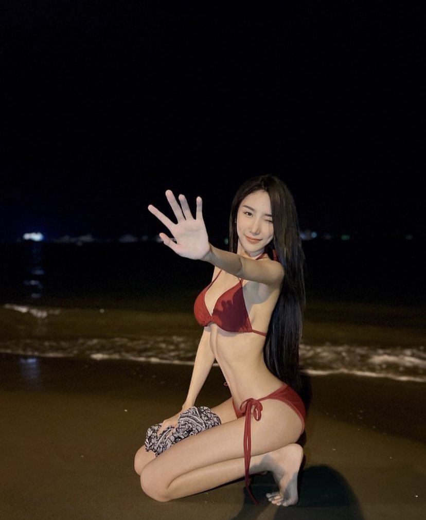 jolie_o125's tweet photo. -
不知道晚上約我去海邊的粉絲
心裡在想什麼 (•̀ᴗ•́)و
不過話說回來這張拍的還不錯看😂
如果是你們晚上會約我在海邊幹嘛？

更多生活日常𝐈𝐧𝐬👉🏻 jolie_o125
https://t.co/Li0rD7dpxL https://t.co/QUC4zQrZKp