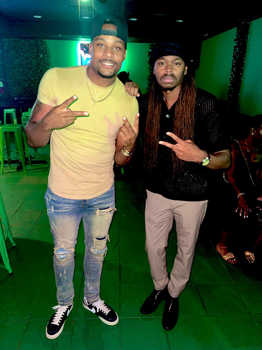 TheQuis's tweet photo. Let your talent outshine your nerves is what one person told me tonight and that hit home for me. my time at CRU was good and Iโm letting every artist know that Iโm coming ๐ฏ๐ค #ArtistInTheMaking #SingleComingSoon https://t.co/zcfULt7R7K