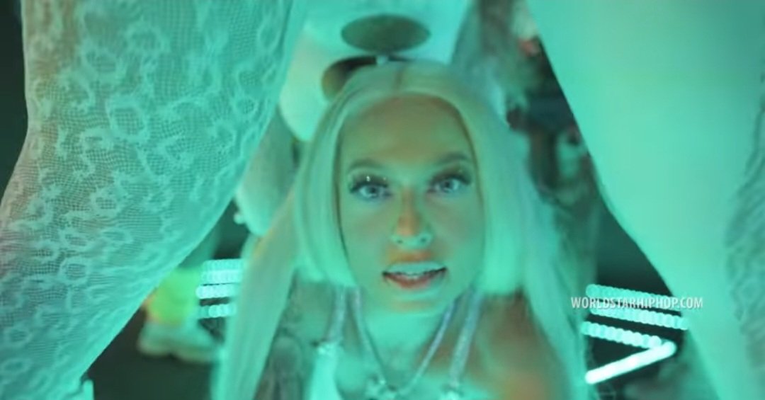 6SProductions's tweet photo. MUSIC MONDAY
💄💋💗👝👡
@MariahLynBoss - No Assist (Official Music Video)
💄💋💗👝👡
🎥 by @arxzehn
💄💋💗👝👡
Watch on YouTube: https://t.co/xpirO3ZV8Z
💄💋💗👝👡
#NewMusic #MusicMonday #MariahLynn #NoAssist #OfficialMusicVideo #OutNow #YouTube #Arxzehn #WorldstarHipHop #Music https://t.co/ufdQxOvCjq