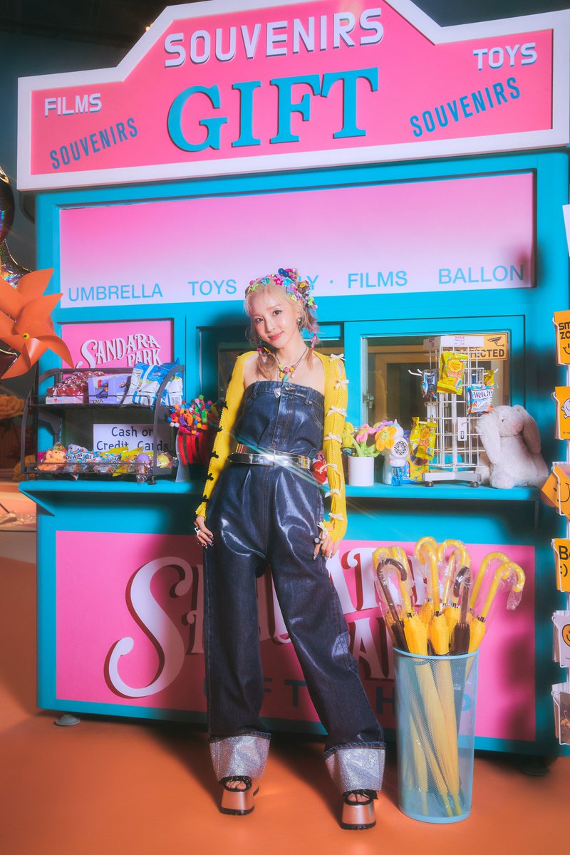 SANDARAxARADNAS's tweet photo. CONCEPT PHOTO #1

🎁🎀🌼🫧

Sandara Park Digital EP 
〖𝐒𝐀𝐍𝐃𝐀𝐑𝐀 𝐏𝐀𝐑𝐊〗
🎡 2023.07.12 6PM (KST)

#산다라박 #SandaraPark
#FESTIVAL https://t.co/Iw7vNsAdz6