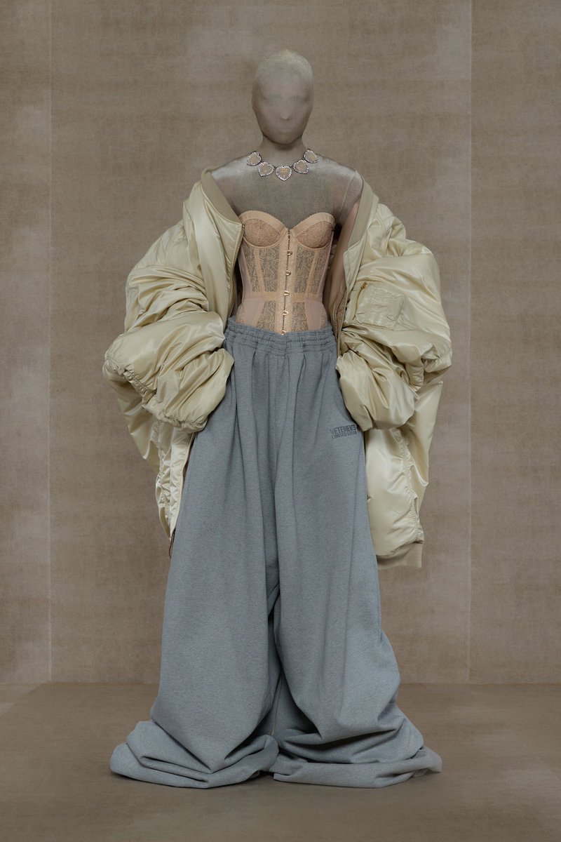 slutysl's tweet photo. Vetements SS24 https://t.co/frbKisKX5z