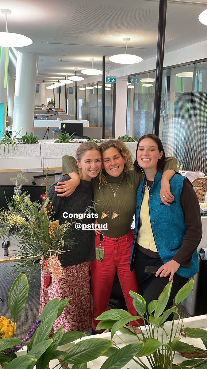 PaigeStrudwick's tweet photo. Very surreal to press ‘submit’ on my thesis today! A day I’ve been anticipating for the past (almost) 4 years. 🎉🥹🪸🧫💙
Time to process, decompress and breathe a little (and eat copious amounts of delicious food). https://t.co/6HQkDEM18a