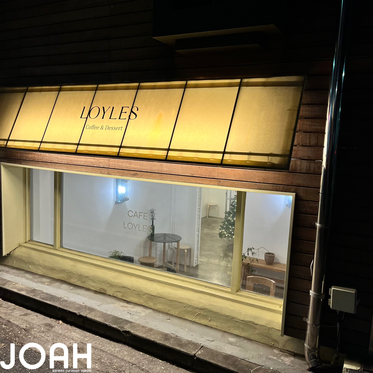 joahcafe's tweet photo. 【行って来た✍🐰】クリームたっぷりのクッキーシューが美味しい「LOYLES」🍓行ったらラスト1個でギリギリだった🫢中身はカスタードたっぷりで上のイチゴクリームの酸味と相性抜群🥺♡他のケーキも気になるからまた絶対行く！🫶
📍ソウル 麻浦区 成美山路29キル32 半地下
https://t.co/BwWQzXd45W https://t.co/WtgzvFP5Yy