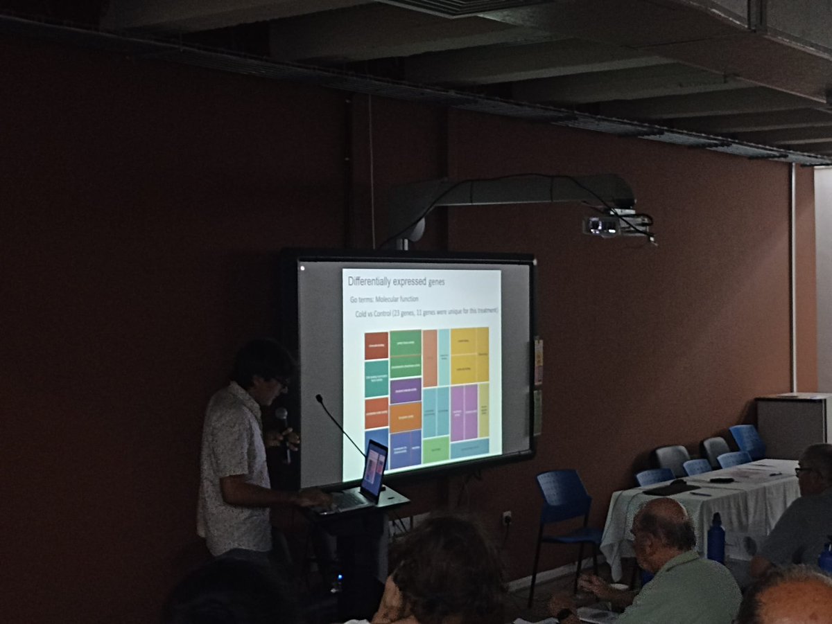 ThermAdaptIRBio's tweet photo. On the last day of the International Congress of Odonatology #ICO2023, @CescMurria has explained the phenotypic plasticity of Coenagrion puella based on differences of gene expression across heat shock treatments. Results of @ThermAdaptIRBio funded by @IRBioUB https://t.co/s3UFdHLULv