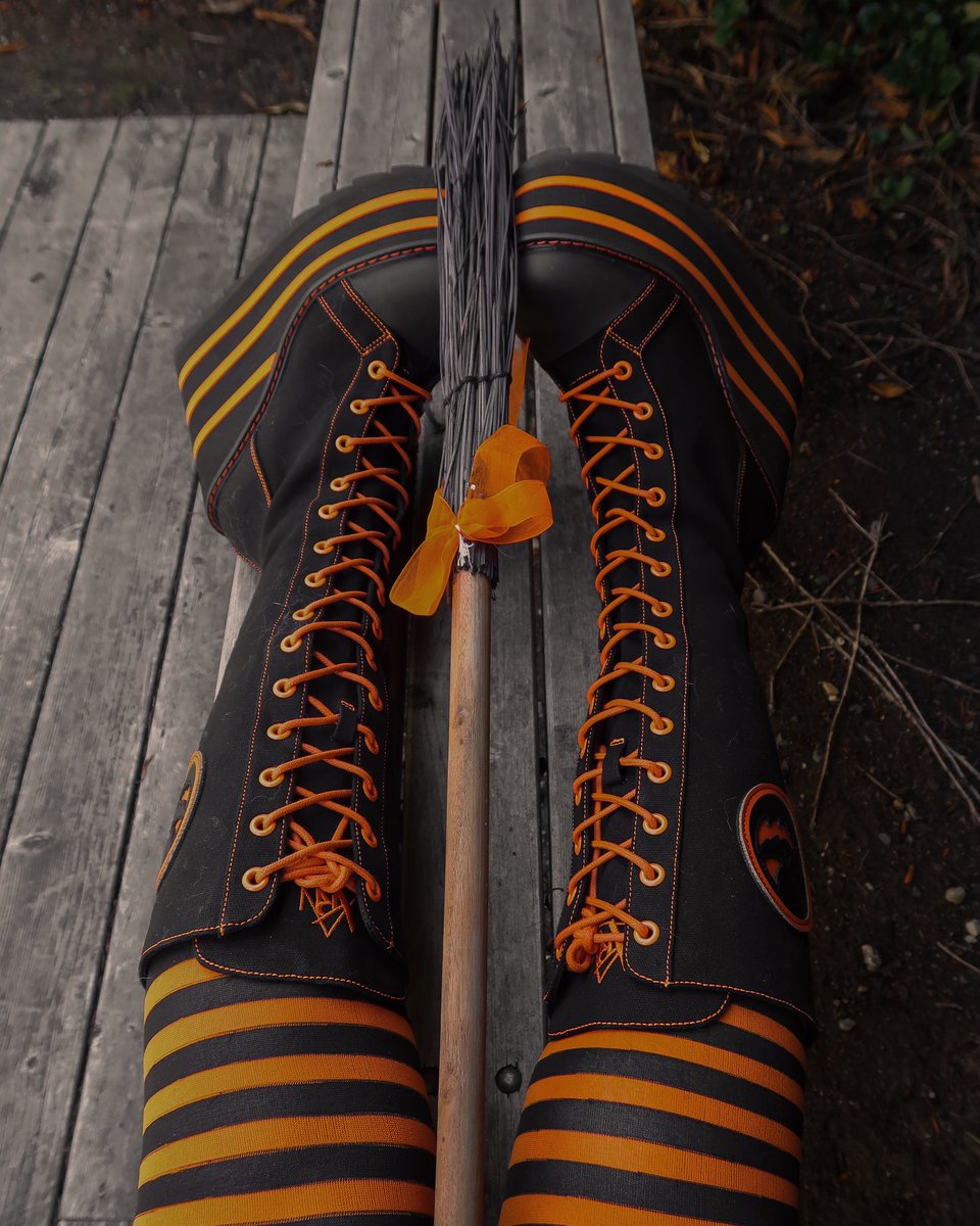 willowitcher's tweet photo. 🍂Happy 120 days until Halloween🍂 https://t.co/cV1mLoBxtM