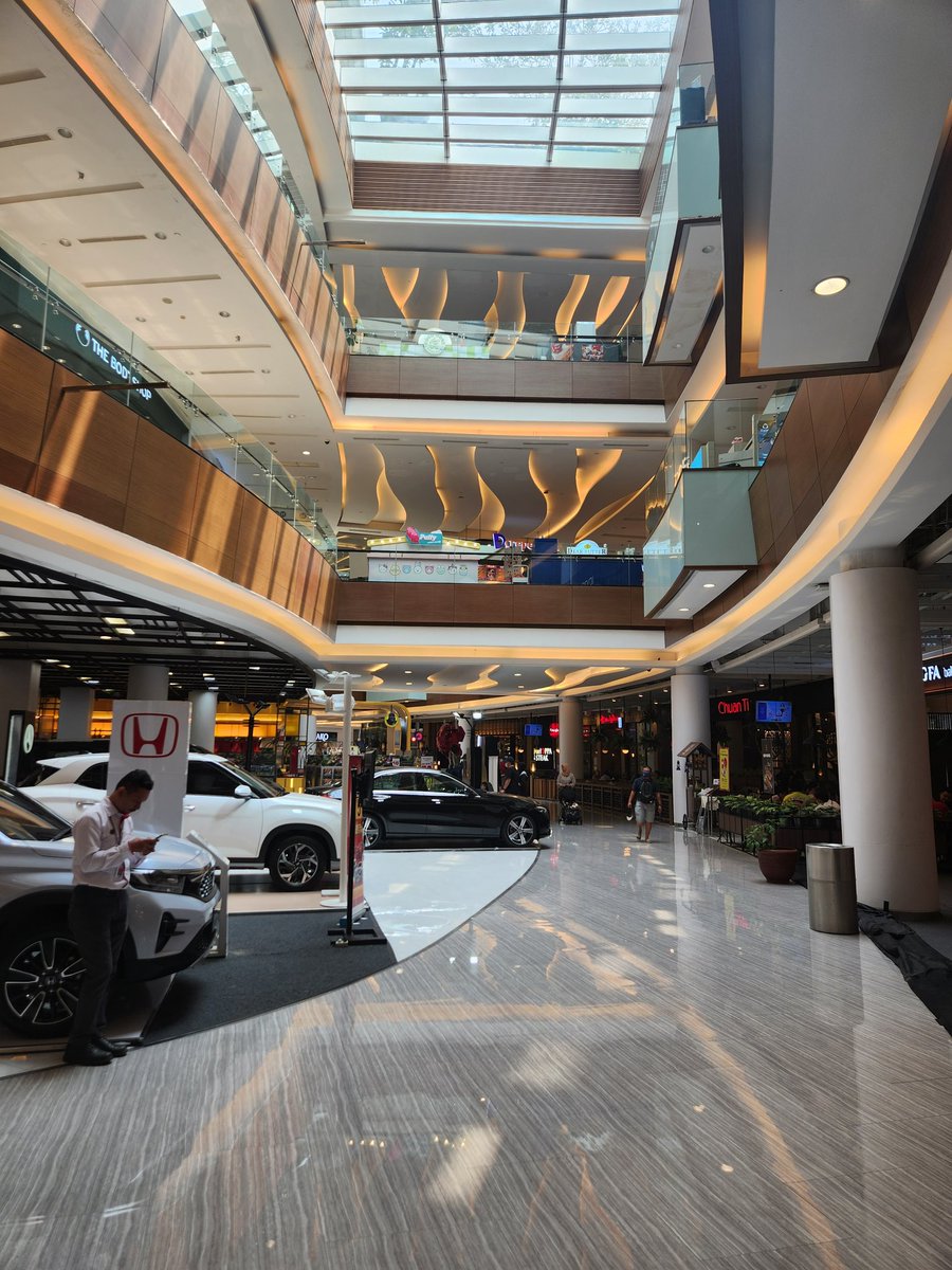 IsSingSongTime's tweet image. Next I'd like to show yall my daily office🤣 I'm pretty much here 3-5 times a week. My go to for events I want to play bymyself. AC, Free wifi, $1.89 large Coffee(pictured), $3 for a full meal.