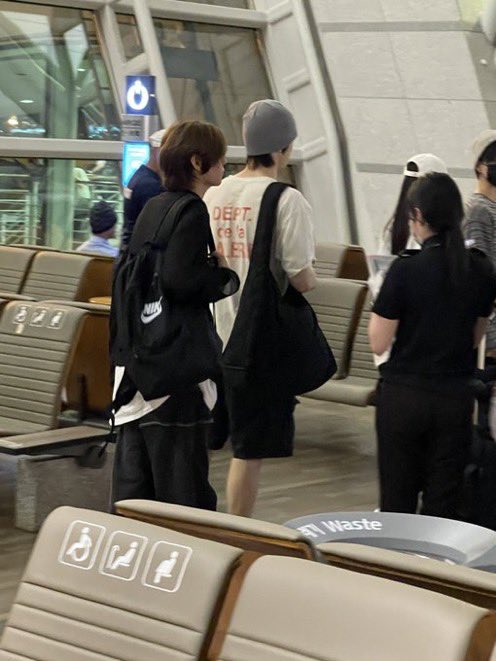 Strrychenle's tweet photo. sungchan shotaro eunseok seunghan di bandara tuh mereka mau kemanaaaa https://t.co/xY3SY98Bqx