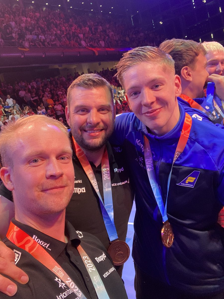 kariarna's tweet photo. 🥉 at the u21 handball World cup…Not too bad! Very proud to be a part of this awesome team and the work we did during this tournament! 🇮🇸🤾🏼 #Handball #PLAYTHEFUTURE https://t.co/0pX198Dlvk
