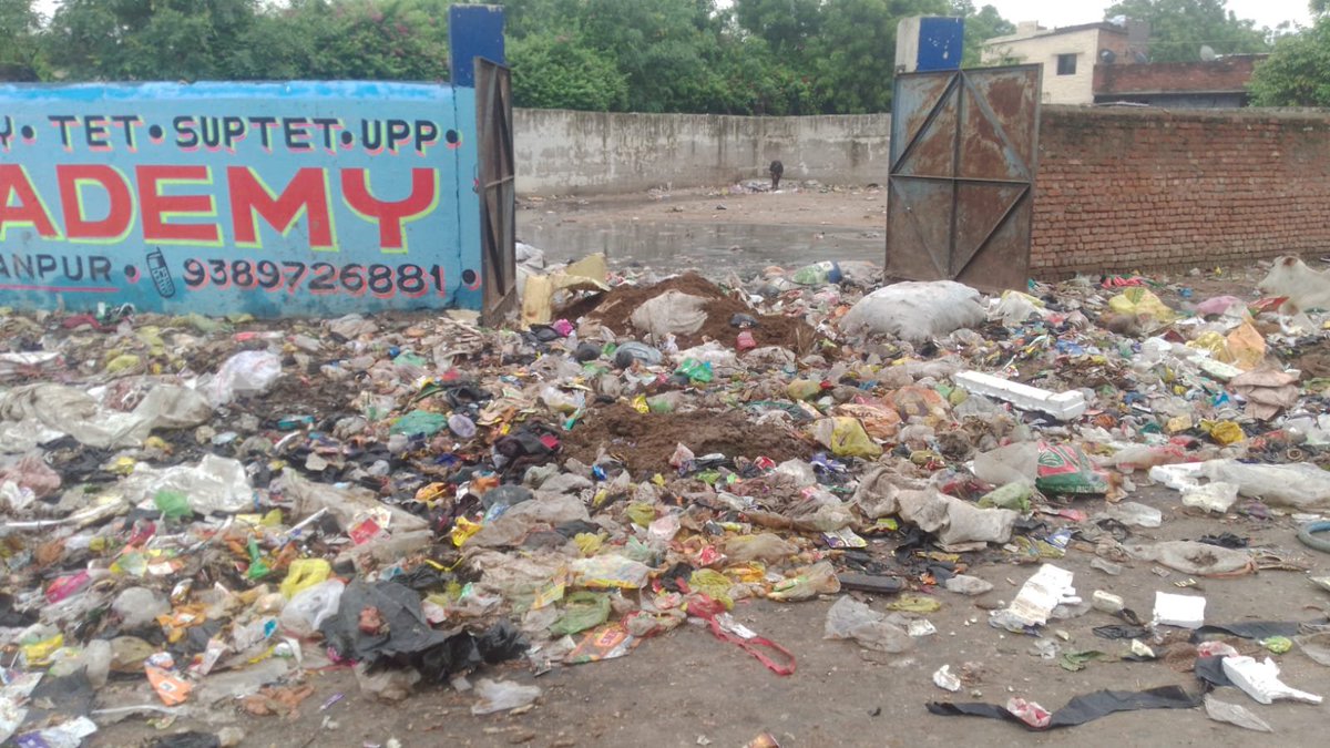 BHIS_official's tweet photo. URGENT: Illegal garbage dumping outside our school is jeopardising our children's safety and health!
@DMKanpur, we need your immediate attention to address this pressing issue. The foul odour and health hazards are unacceptable. Take action now!
#bhis #cleanschoolenvironment https://t.co/1sNwyW2Xwf