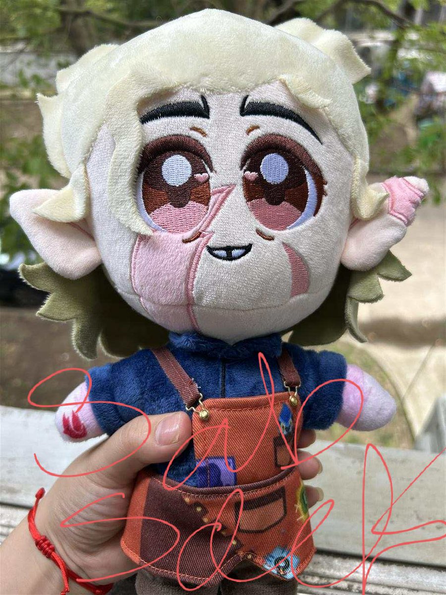 SabSackStore's tweet photo. Here's a close up of my TOH timeskip Hunter plush!! I hope this helps with deciding if his bottom eye highlights should be changed to more of a brown~ Pls lmk 🙏 #TheOwlHouse #tohfinale #tohseason3 https://t.co/510J7BoGV2
