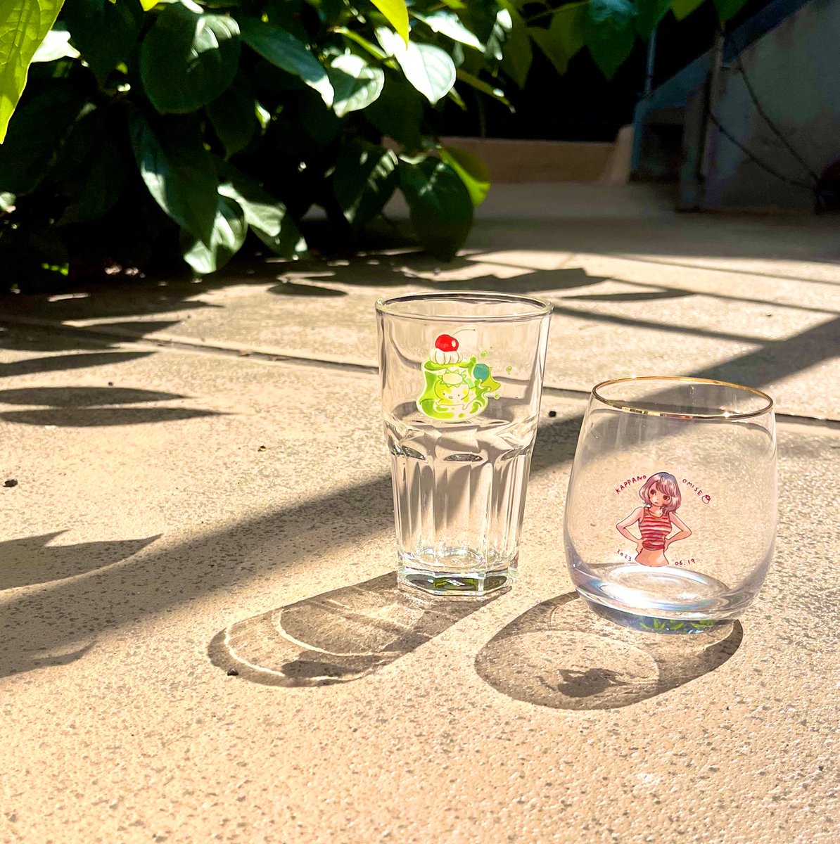 「昨日お天気が良かったので日が当たるところでコップの写真を撮りました!昨日の時点で」|相澤いくえ｜新刊通販中！のイラスト