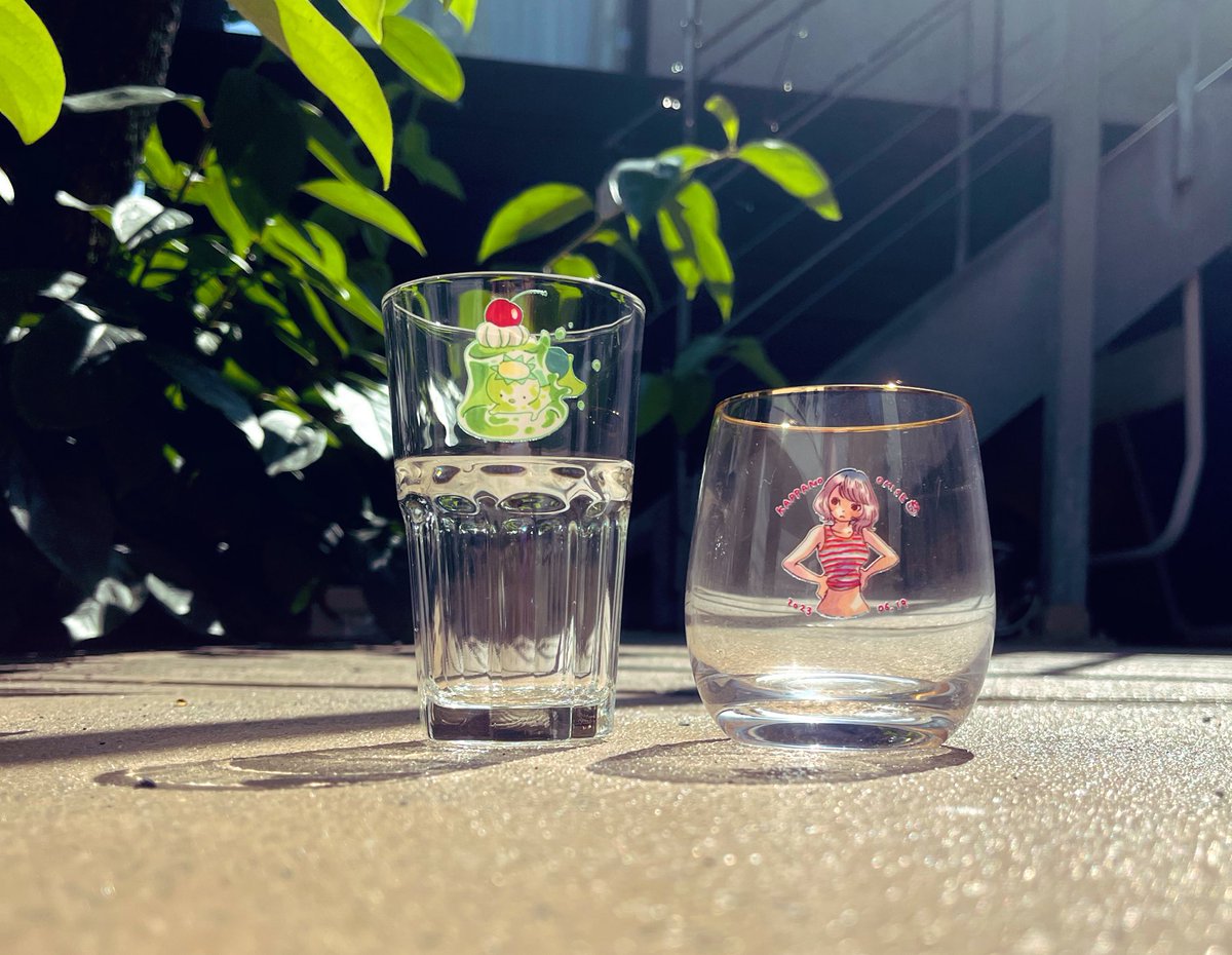 「昨日お天気が良かったので日が当たるところでコップの写真を撮りました!昨日の時点で」|相澤いくえ｜新刊通販中！のイラスト