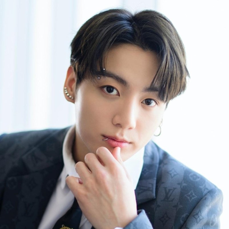 _97liner's tweet photo. Jungkook is the first BTS member to have a song released first on SoundCloud debut on MelOn Top 100 Chart with “Still With You”.

CONGRATULATIONS JUNGKOOK https://t.co/lI58FEkTKr