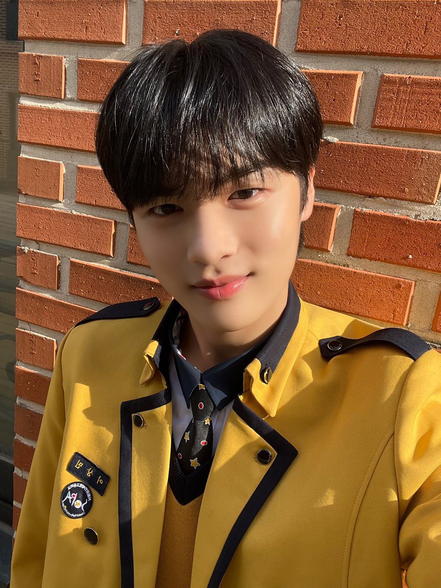 LUN8_members's tweet photo. [#지은호] 
시험 잘 봤나요? 남은 시험도 파이팅!!❤

#루네이트 #LUN8 #은호 #시험기간 #교복셀카 👍 https://t.co/Vh8QYS7bTl