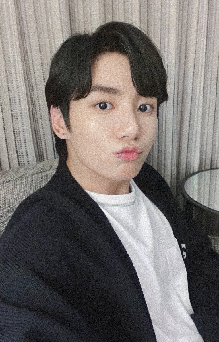 Shinemichm's tweet photo. 💌 — MENSAJE DE #JUNGKOOK CUANDO FUE LANZADA #MyYou 

"Estas emociones que me vienen a la mente cuando pienso en todos ustedes son tan desbordantes/abrumadoras que a veces, tenía pensamientos de '¿Qué pasa si todas estas cosas desaparecen? o, ¿Qué pasa si [+] https://t.co/WKyze2qGfY