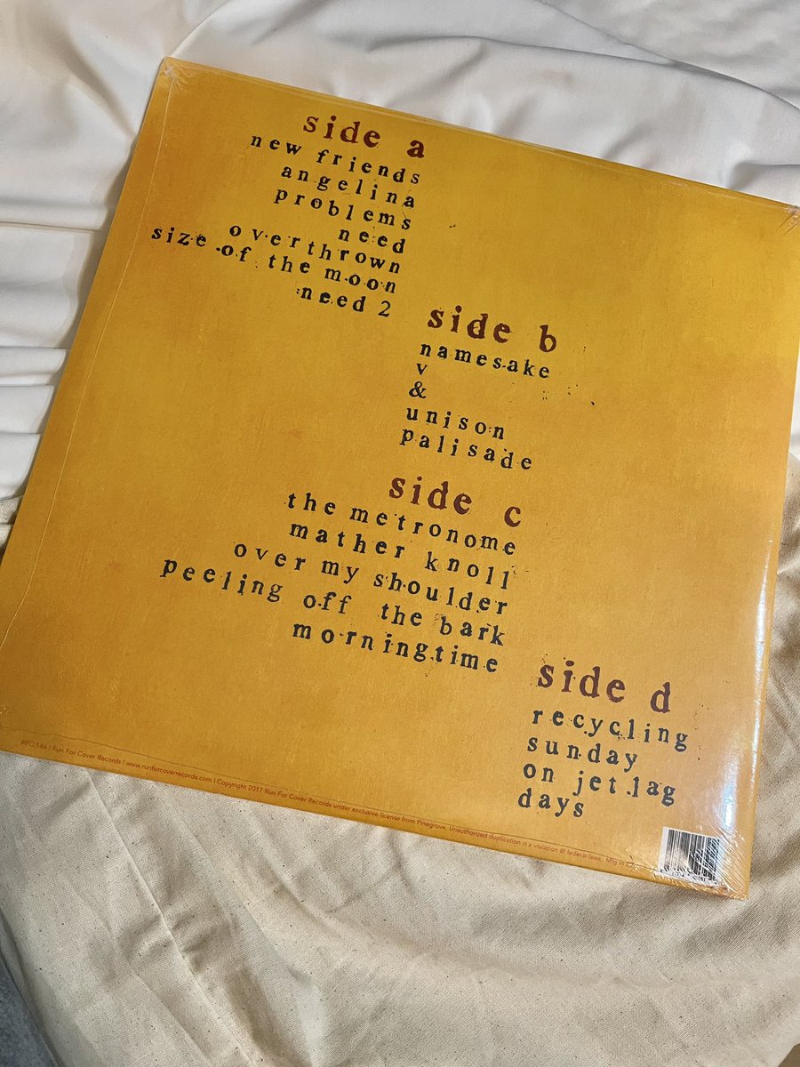 lurkerkc's tweet image. Obviously I ~know~ Yesung has the LP bc I personally (!!) gave it to him last week at mobit but the instastory means he has it HAS IT 🤣 Could it be the “new music” he was listening to at dawn? Can only hope haha, delulu here. Pretty sure the band is new to him tho #YESUNG #예성