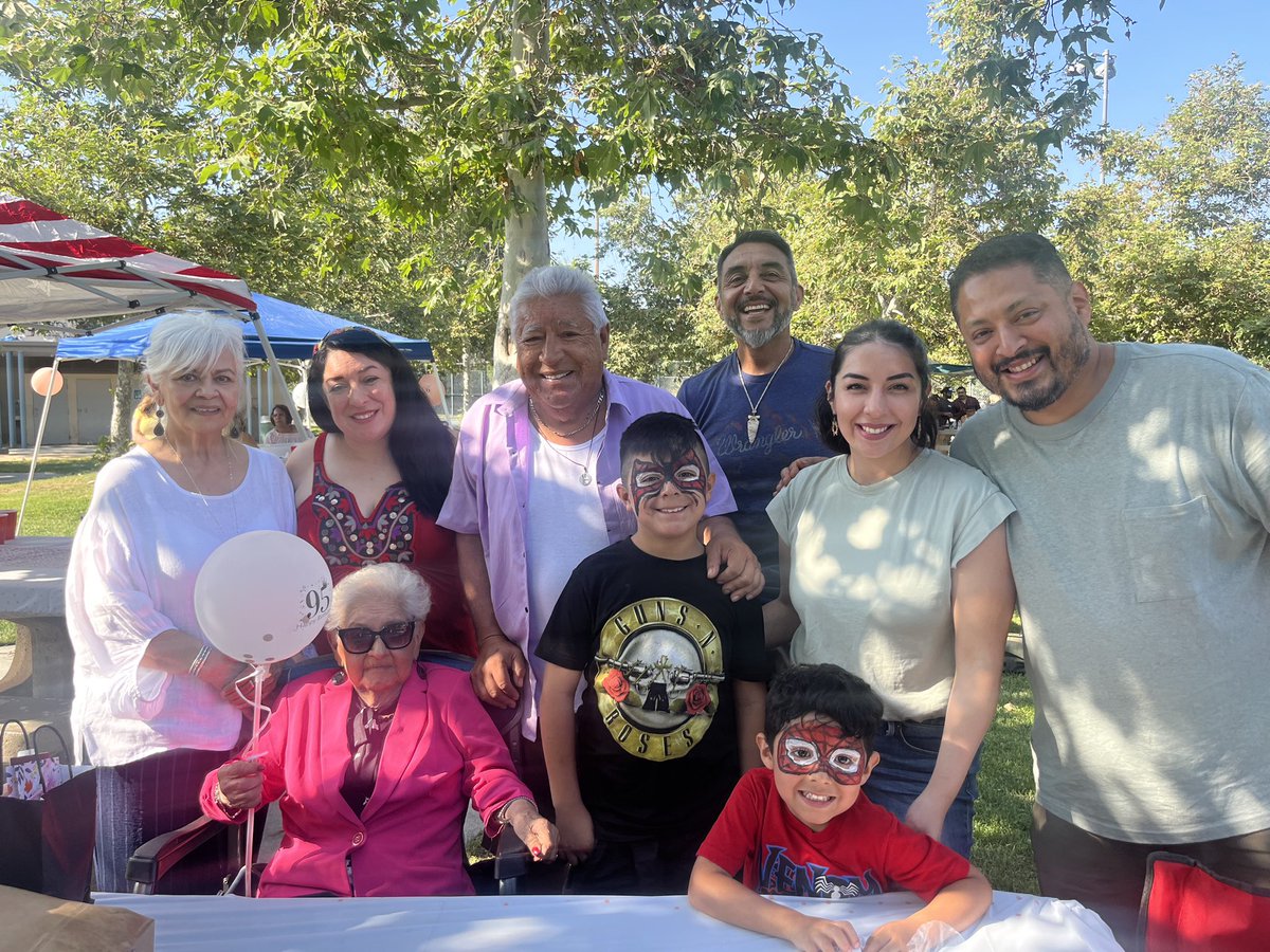 Librarygal05's tweet photo. Happy 95th birthday to my grandma &amp; Happy 30th to my daughter❤️ #5generations #nela #family https://t.co/9SJYtHBKEy