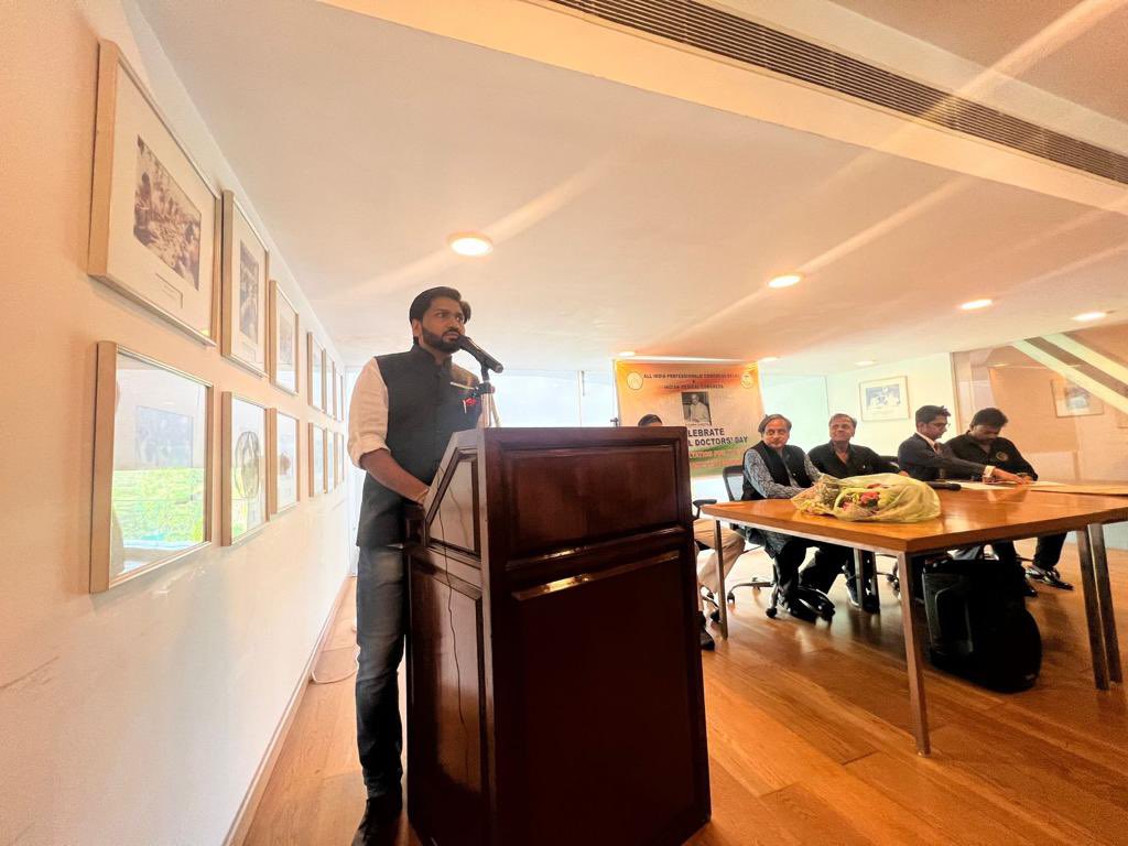ProfCong's tweet photo. To commemorate Doctors’ Day, our Chairman @ShashiTharoor held an “Expert Consultation for the Safety of Healthcare Professionals” with Delhi doctors y’day. 
The consultation was organised by Dr Harjit Singh Bhatti, Medical Professionals’ Welfare Coordinator, AIPC &amp; @DelhiAipc https://t.co/9chSwOzwms