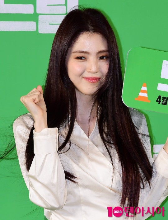 KoreanUpdates's tweet photo. #HanSoHee reportedly become the potential female lead for Hong Sisters new drama 'Can This Love Be Translated?' along with #KimSeonHo.

https://t.co/wNNxfekZrI
#KoreanUpdates VF https://t.co/0xKo2tYjA1