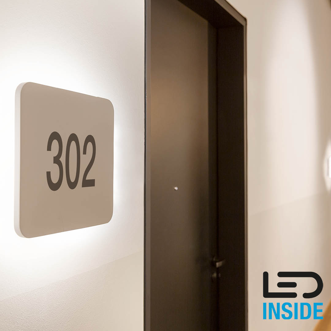 slvnorway's tweet image. SLV PLASTRA SQUARE WL 😍 MALING- OG-TAPETSÉRBAR SOM KAN FØLGE DEG HELE LIVET 

Se mer online:➡️  bit.ly/44jYI7q

#slv #slvlys #experiencelight #plastra #veggarmatur #dekorbelysning #innendørsbelysning #BW22 #ELNR #EFObasen #elektriker #elektrogrossist