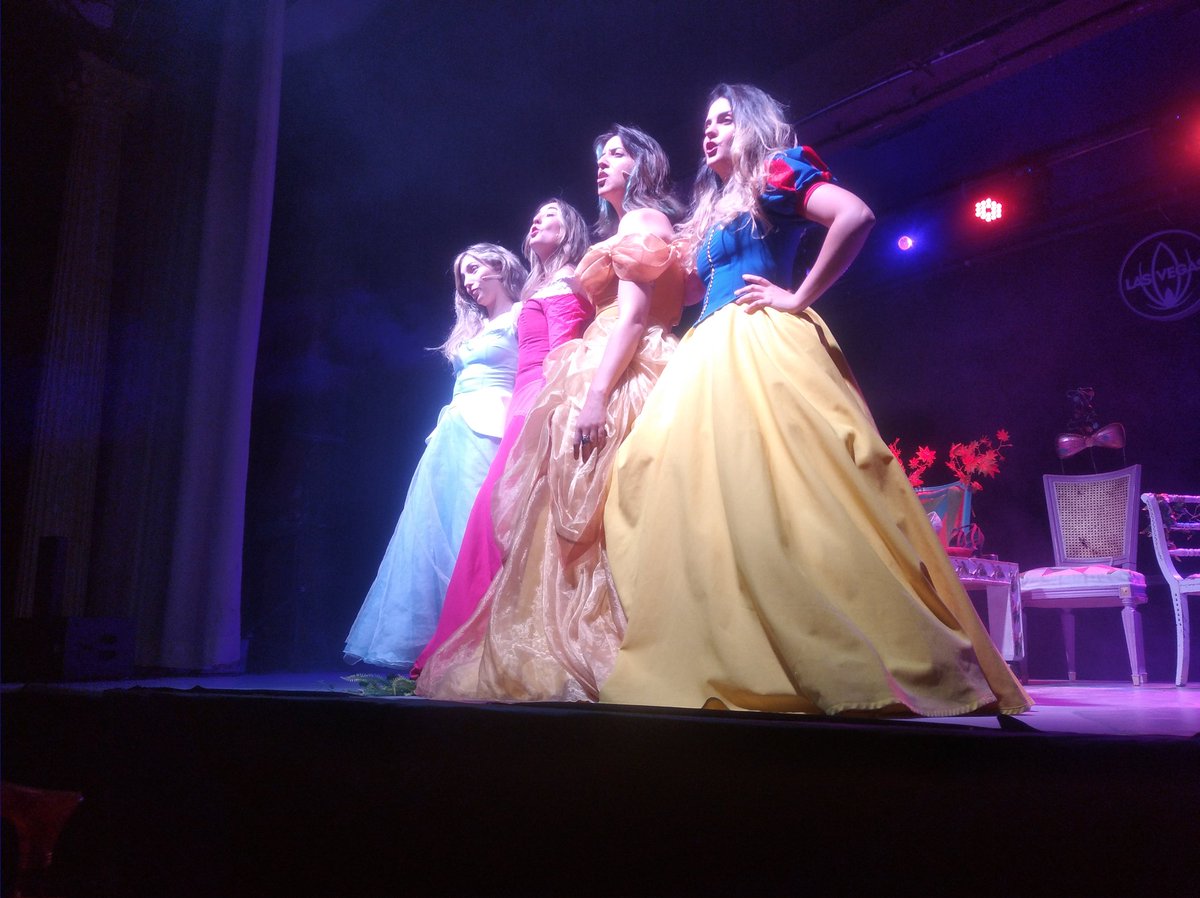 Rudegirldel666's tweet photo. Ayer fui con la sobri y unos amigos a ver esto...
UNA PUÑETERA MARAVILLA 😍😍
No me toques los huevos,digo el cuento!! https://t.co/CYPw3SFMip
